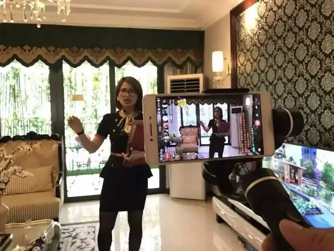 蜜臀直播热门直播截图二